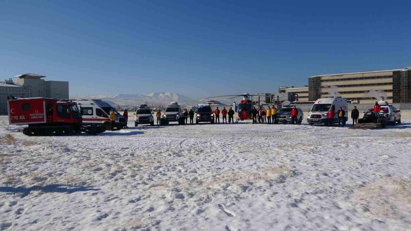 Çetin kış şartlarında hayat kurtaran kahramanlar göreve hazır