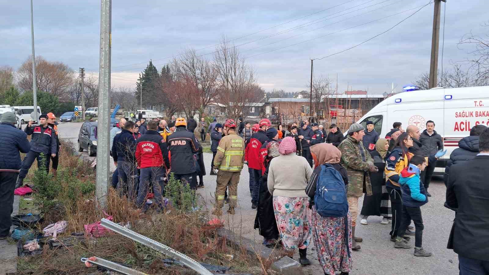 Okul servisi ile tır çarpıştı... 8 öğrencinin durumu ağır ağır