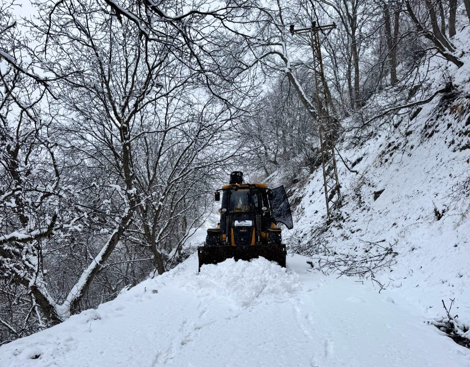 Van’da 420 yerleşim yerinin yolu ulaşıma kapandı