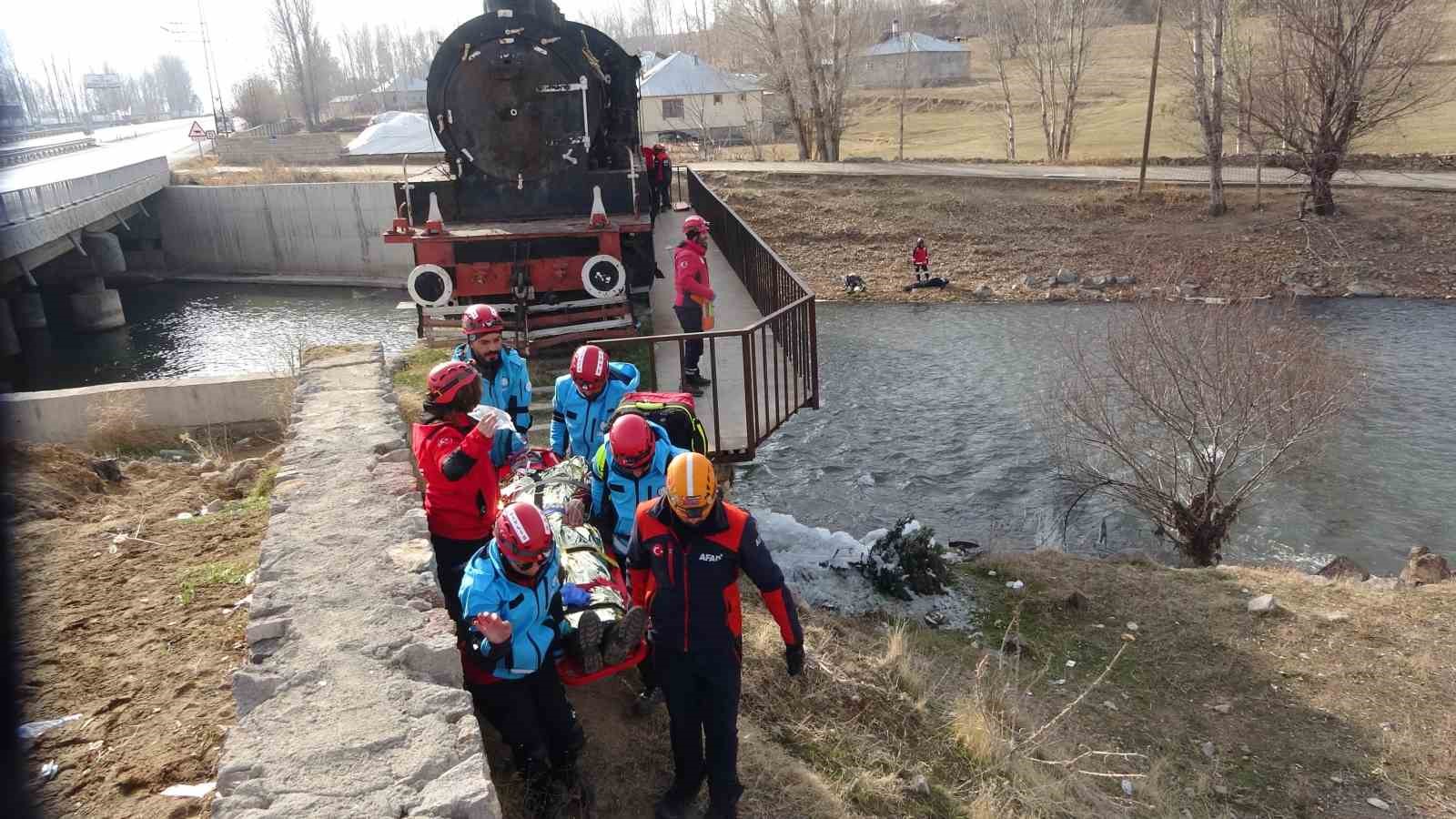 Van’da tren ve trafik kazası tatbikatları nefes kesti