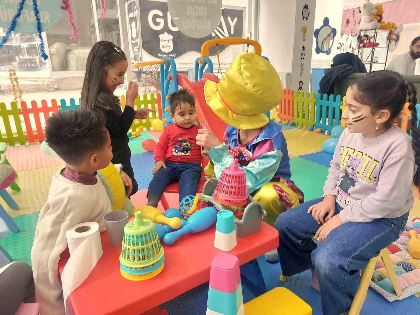 Van’da çocukların tıraş korkusuna eğlenceli çare