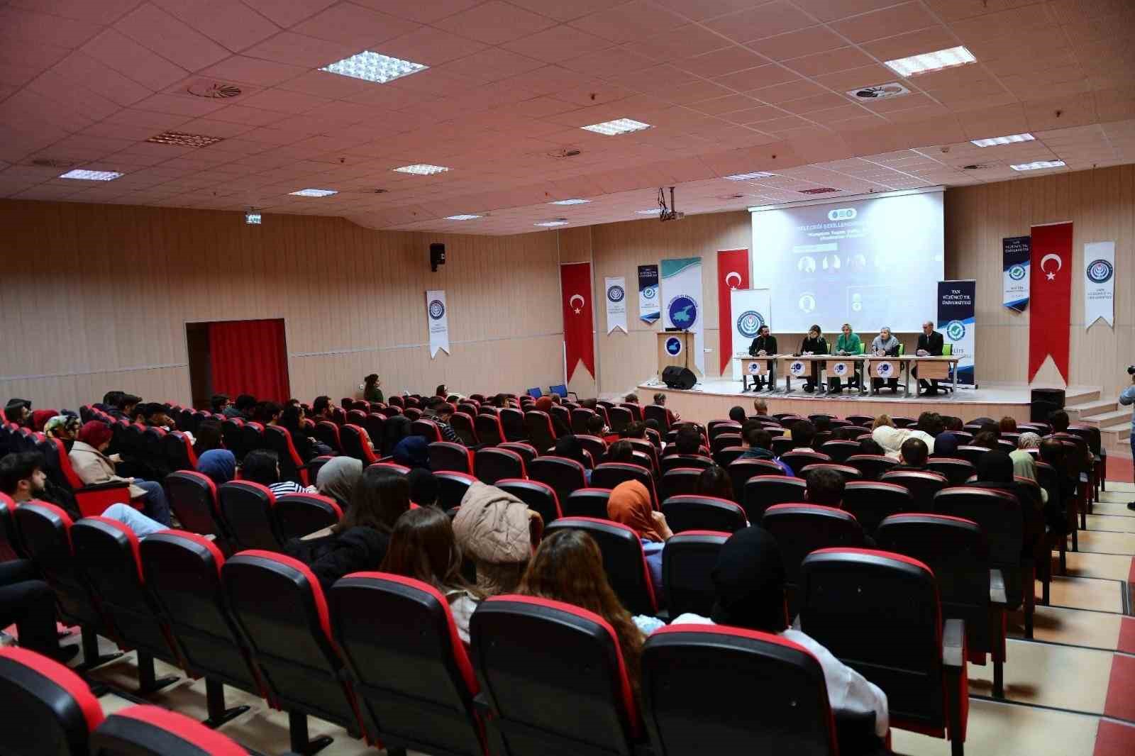 Van YYÜ’de “Geleceği Şekillendiren Adımlar” paneli