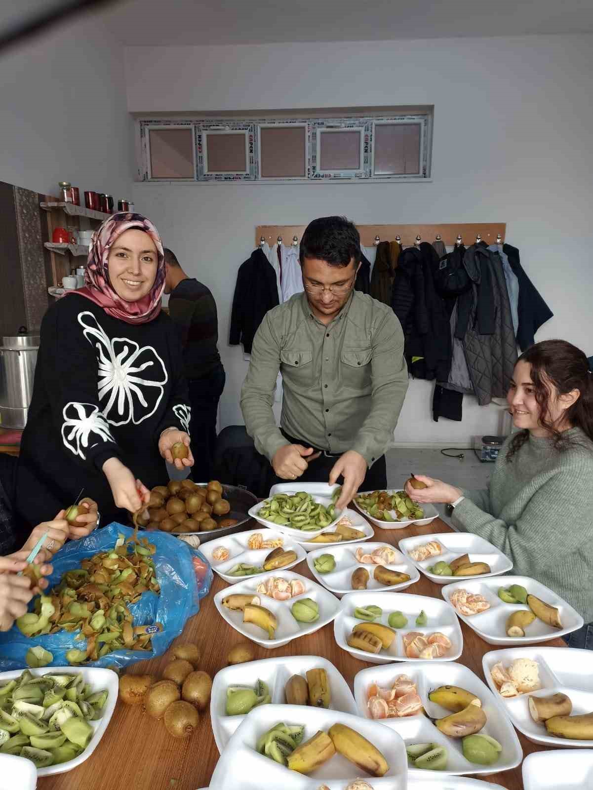 Muradiye’de meyve şenliği renkli görüntülere sahne oldu