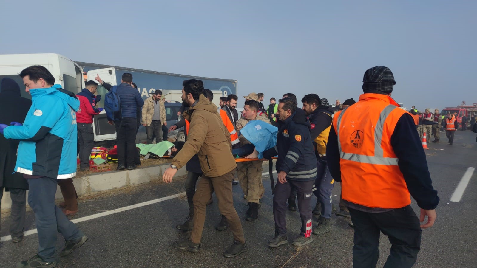 Van’da zincirleme kazalarda can pazarı: 1 ölü, 51 yaralı