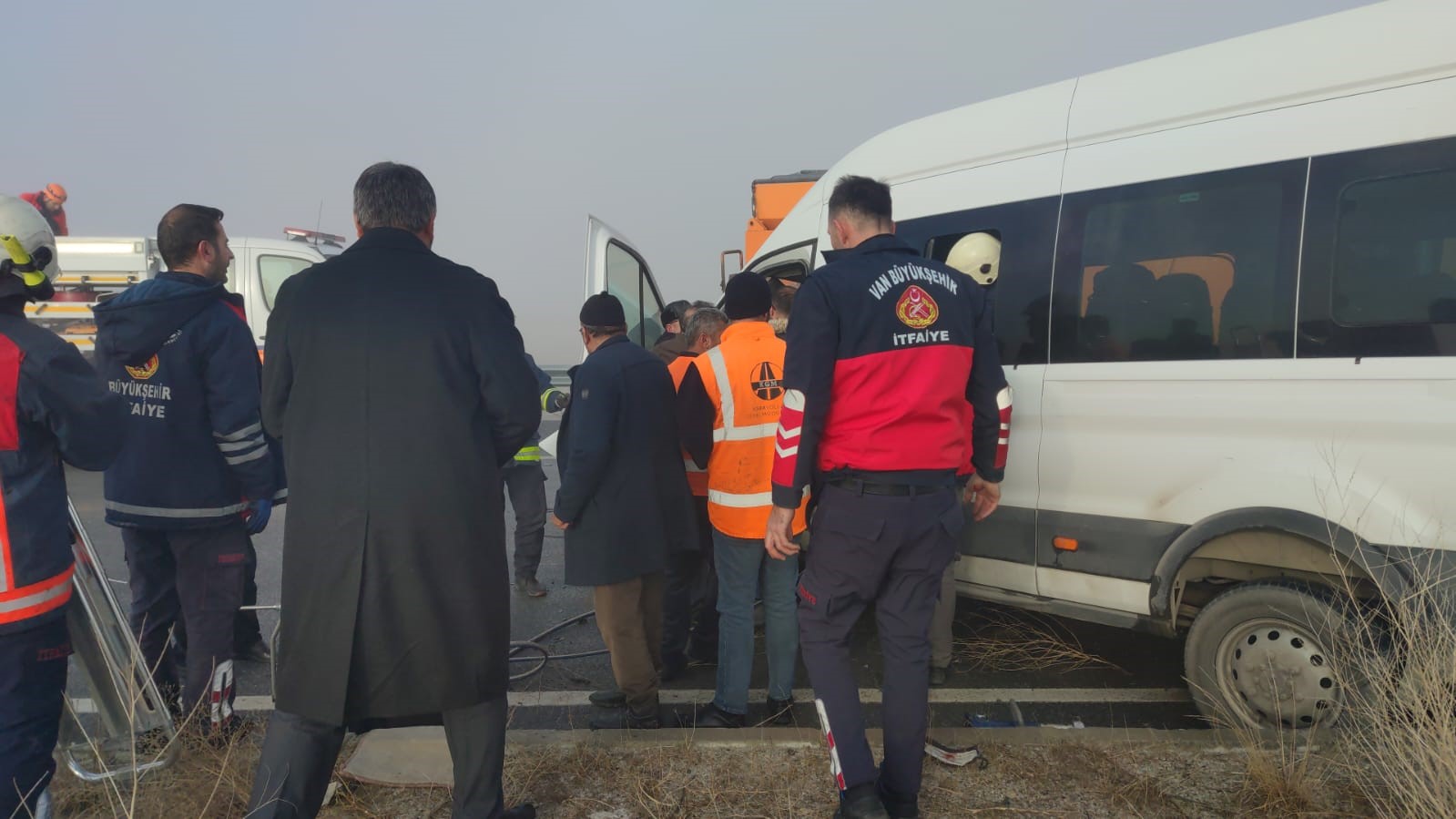 Van’da zincirleme kazalarda can pazarı: 1 ölü, 51 yaralı