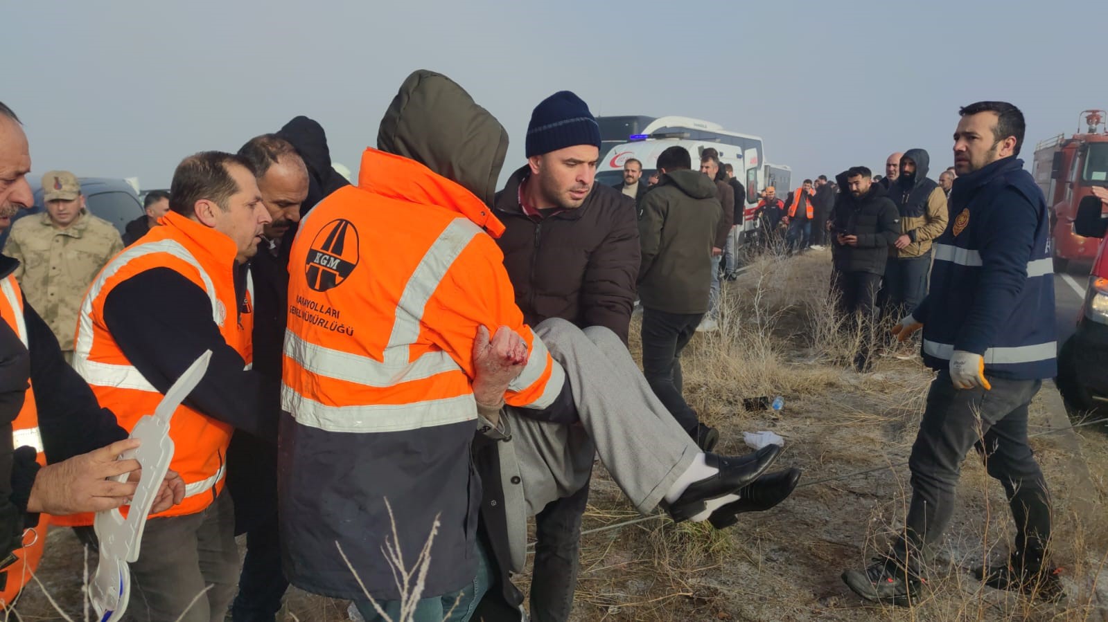 Van’da zincirleme kazalarda can pazarı: 1 ölü, 51 yaralı