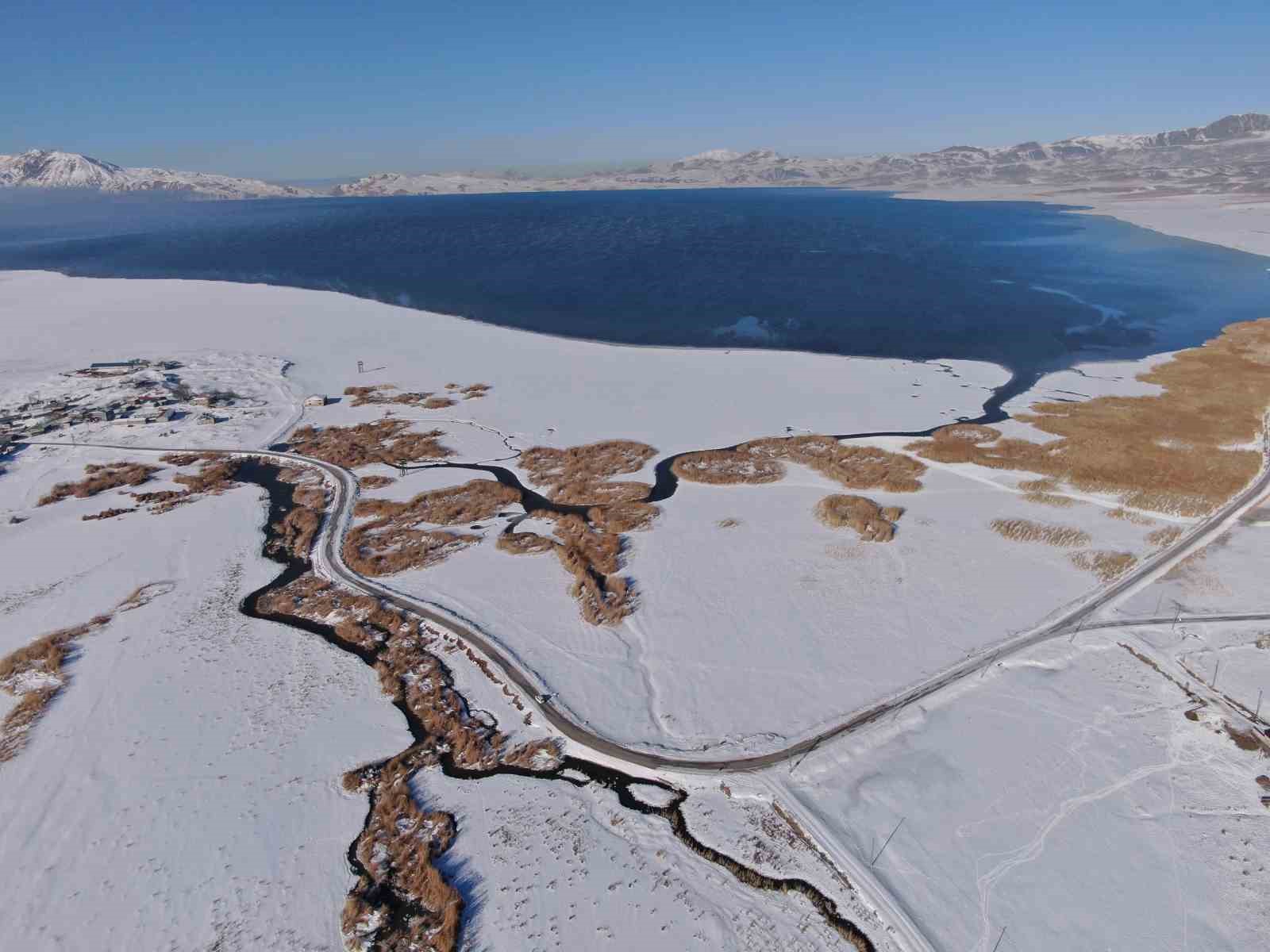 Van’da kış manzarası kartpostallık görüntüler oluşturdu