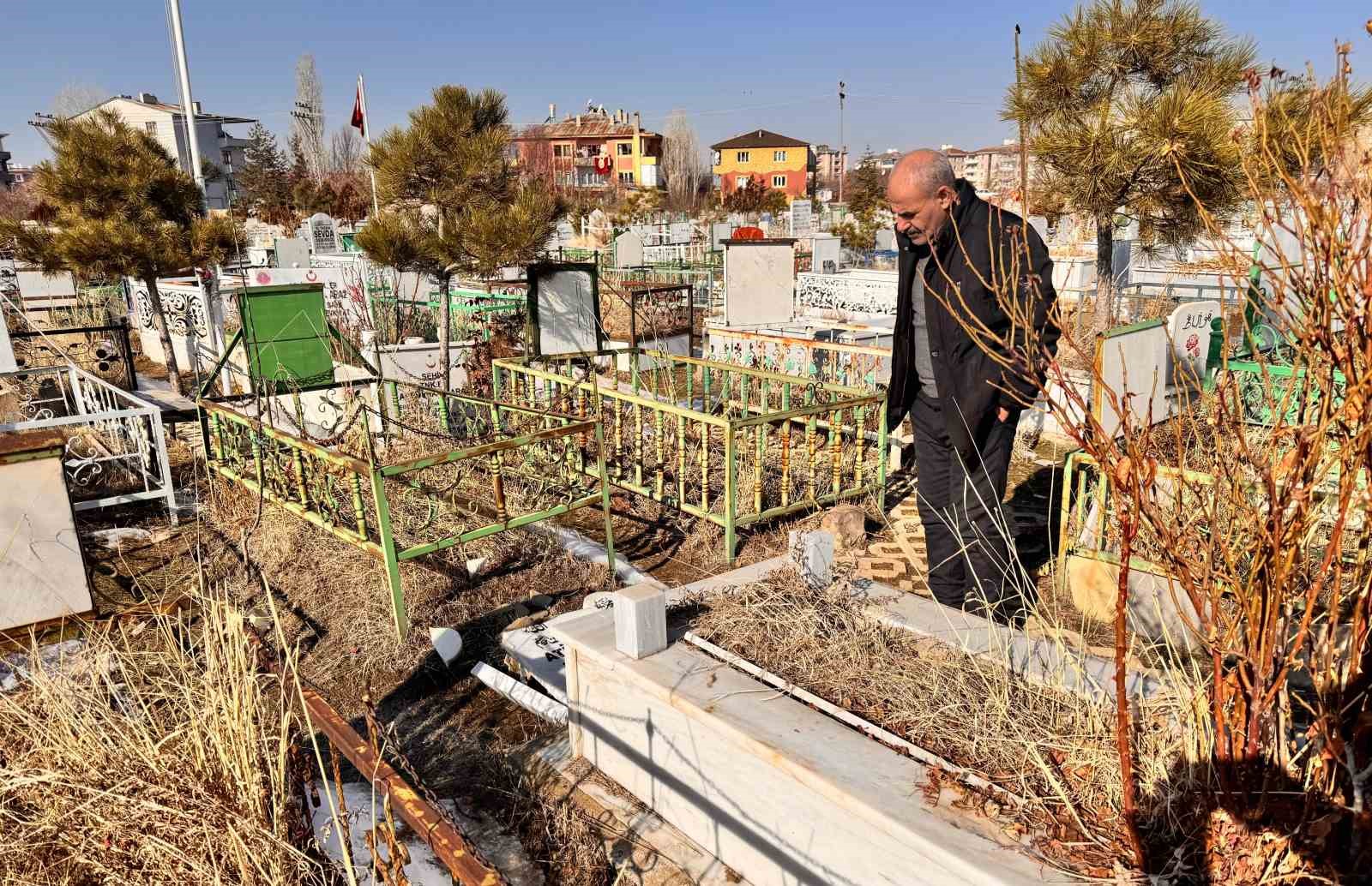 Van’da mezarlığa saldırı: Onlarca mezar tahrip edildi