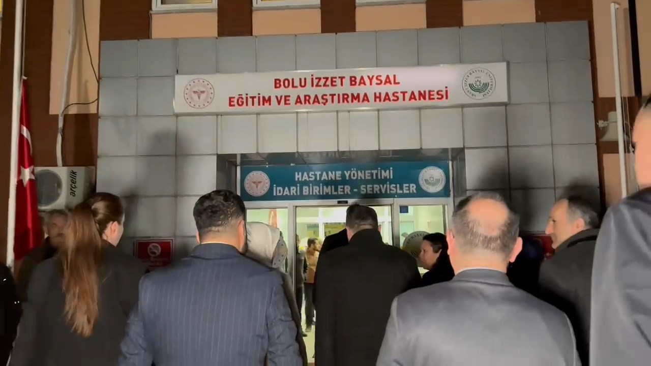 Bakan Mahinur Özdemir Göktaş, otel yangınında yaralananları ziyaret etti