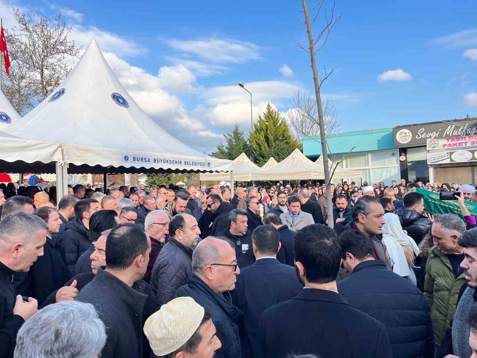 Oteli beğenmedikleri için sabah terk edeceklerdi, yangında hayatını kaybettiler