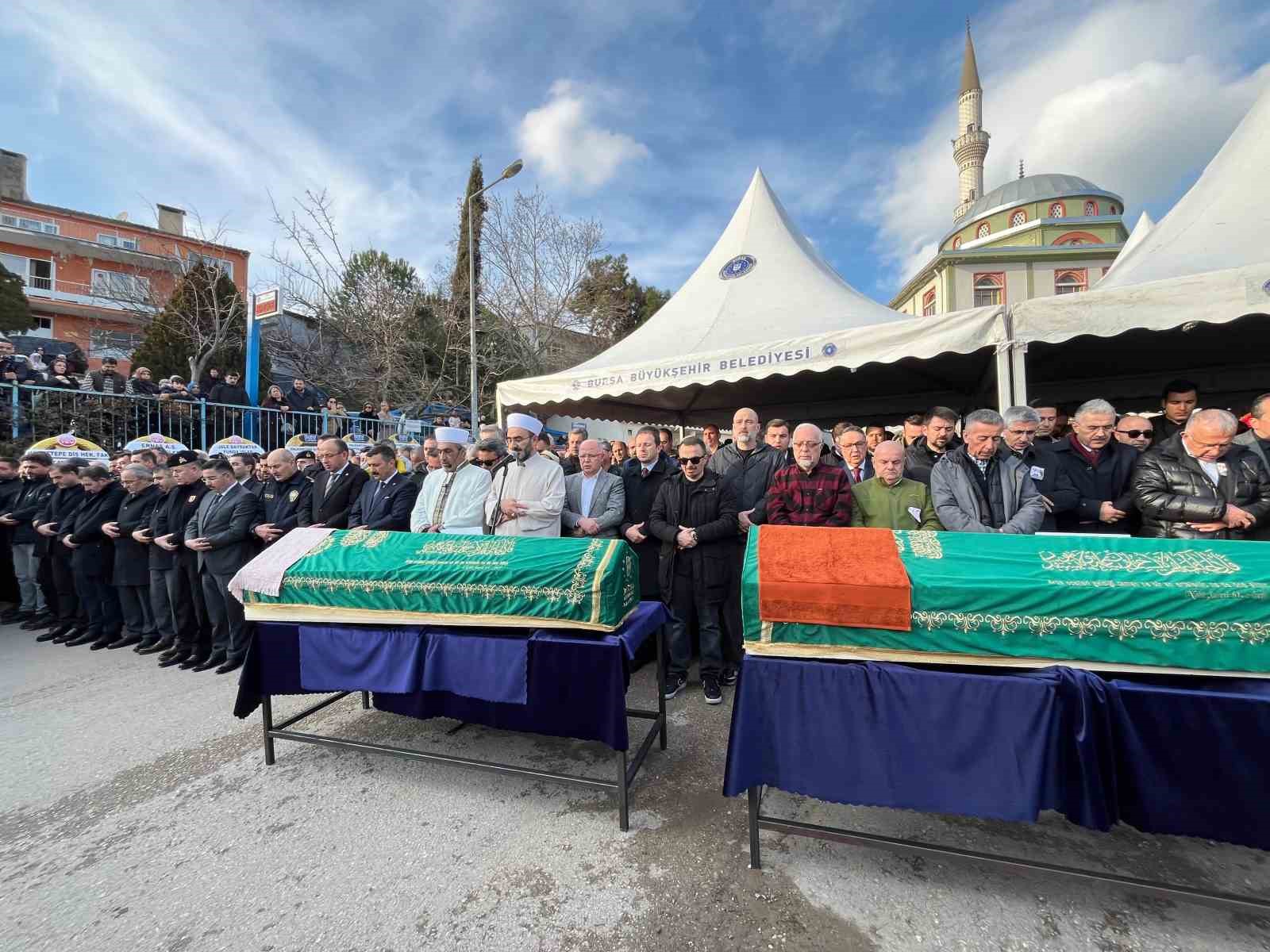 Oteli beğenmedikleri için sabah terk edeceklerdi, yangında hayatını kaybettiler