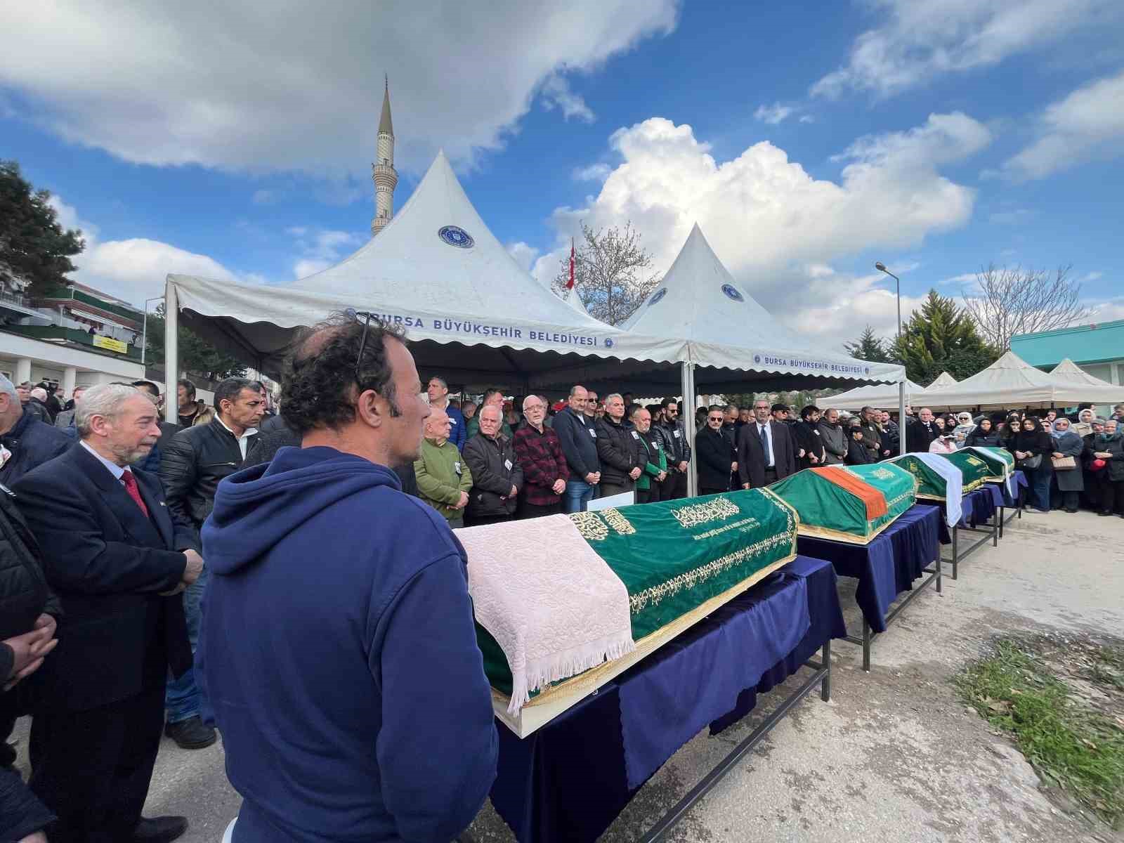 Oteli beğenmedikleri için sabah terk edeceklerdi, yangında hayatını kaybettiler