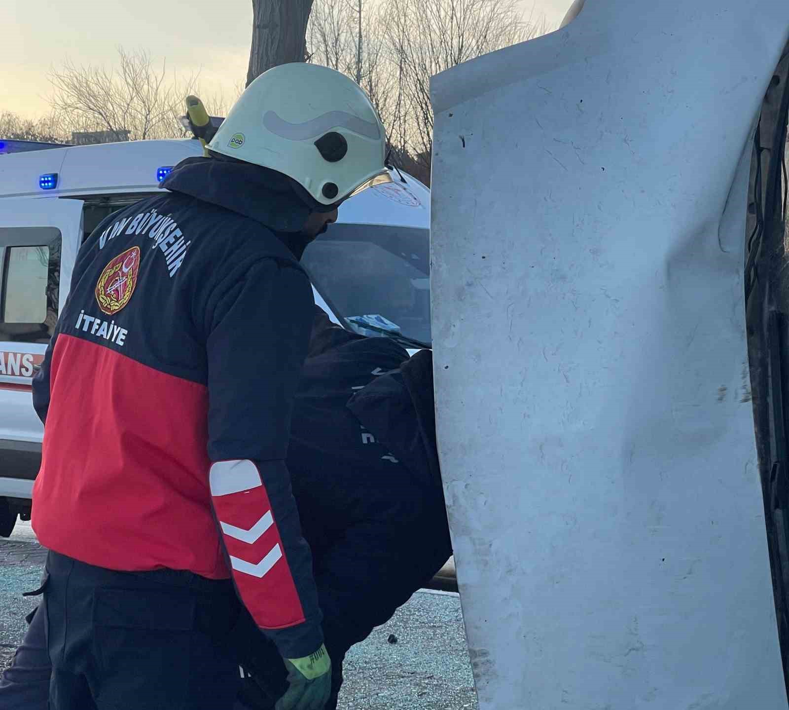 Van’da trafik kazası: 2 yaralı