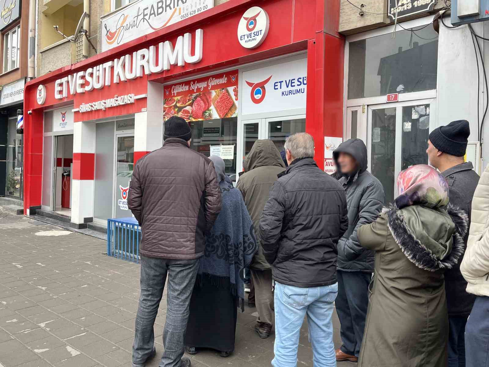 Zam söylentisi kuyruk oluşturdu