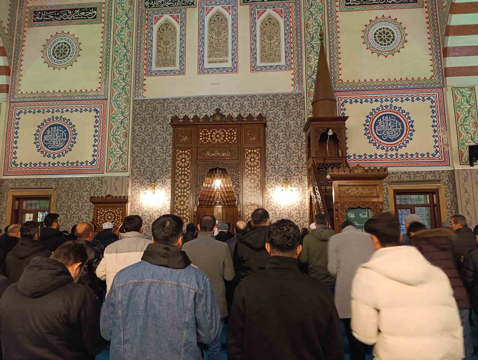 Van’da Ramazan ayının ilk teravih namazı kılındı