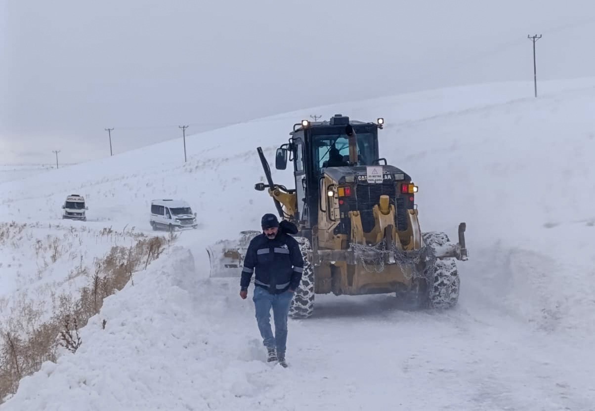 Van’da tipide mahsur kalanlar kurtarıldı