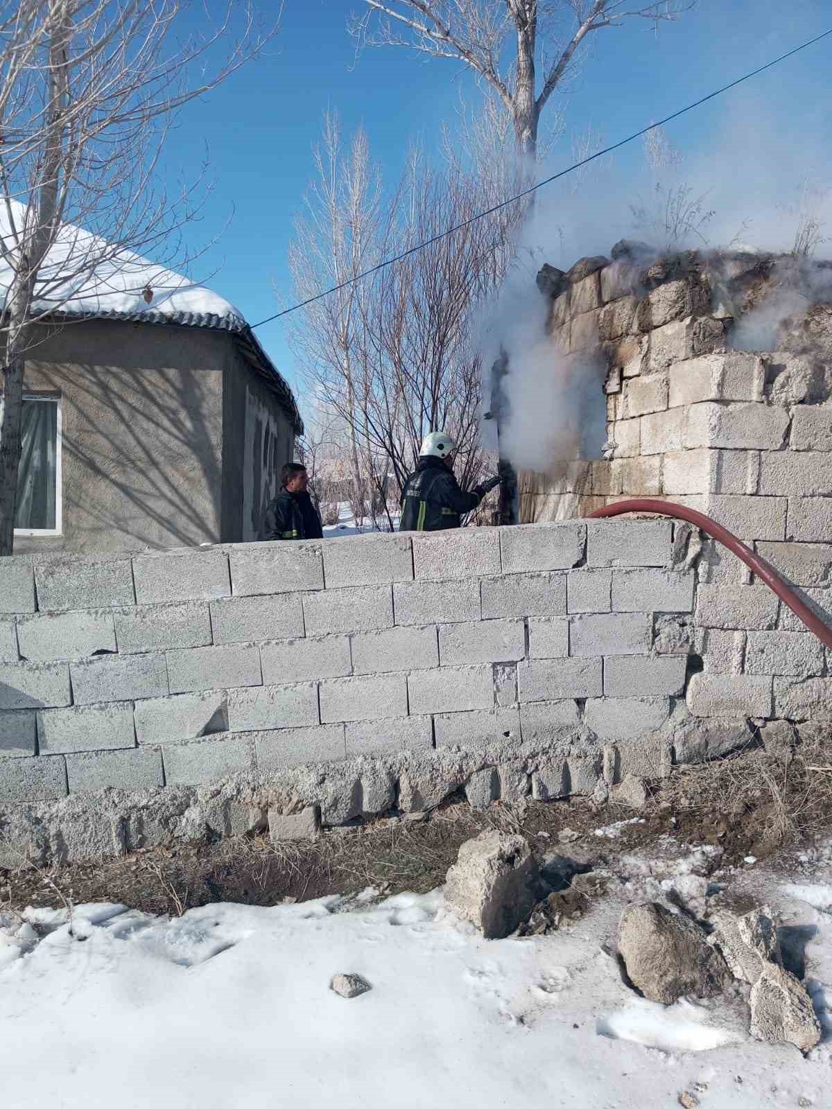 Van’ın Muradiye ilçesinde tandır evi yangını