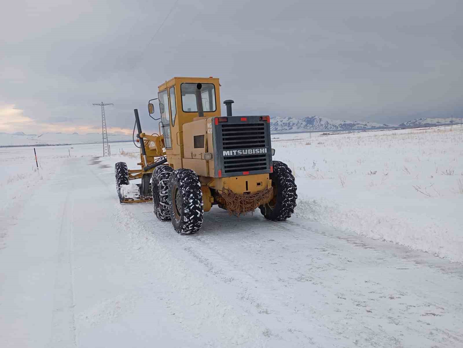 Van’da 235 yerleşim yerinin yolu ulaşıma kapandı