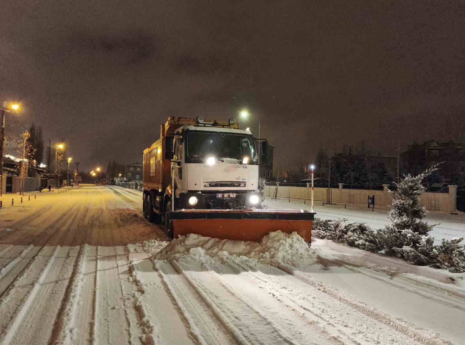 Van’da 235 yerleşim yerinin yolu ulaşıma kapandı