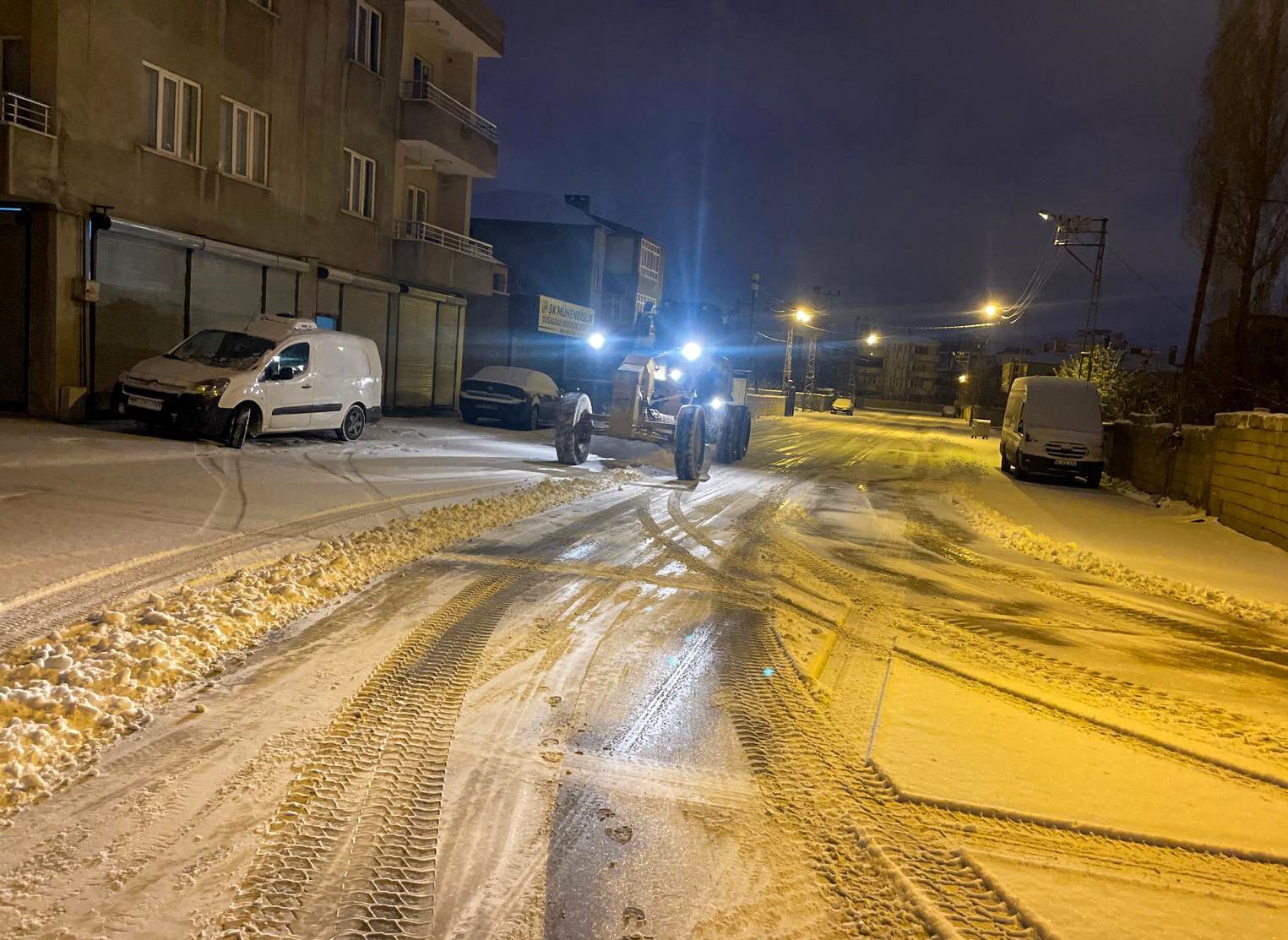 Van’da 235 yerleşim yerinin yolu ulaşıma kapandı