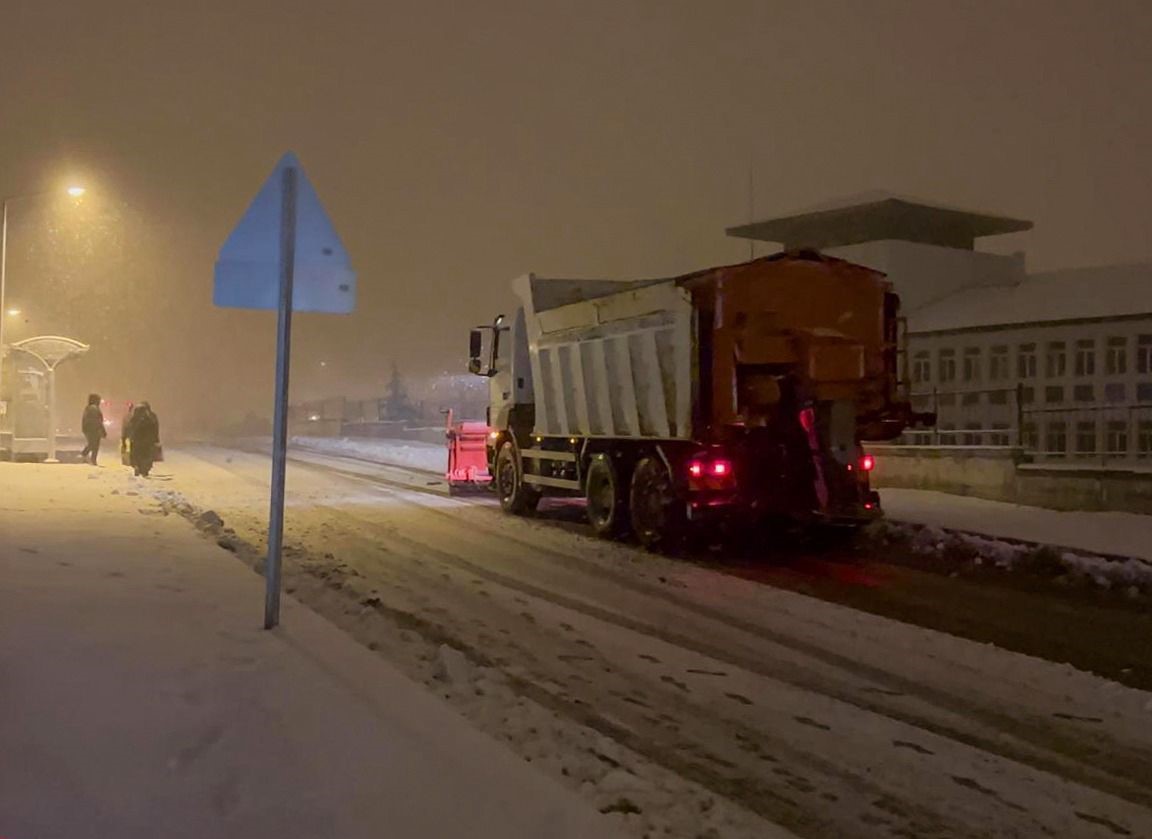 Van’da 235 yerleşim yerinin yolu ulaşıma kapandı