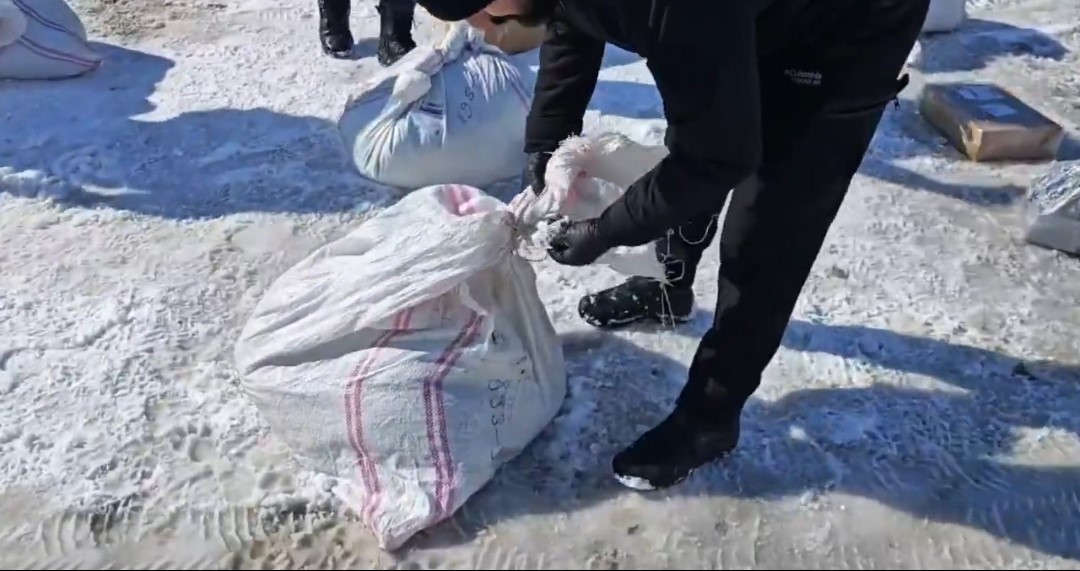 Hakkari’de kargo ile gönderilmek istenilen 102 kilo metamfetamin ele geçirildi