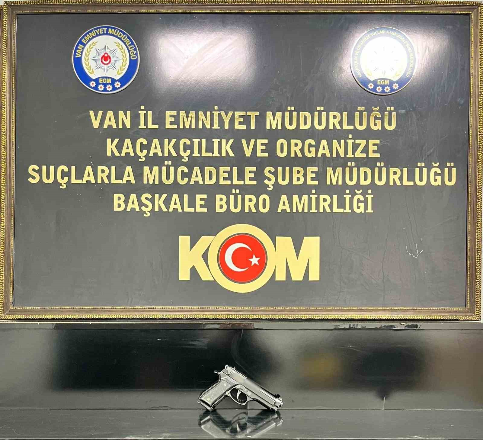 Van’da çok sayıda gümrük kaçağı malzeme ele geçirildi