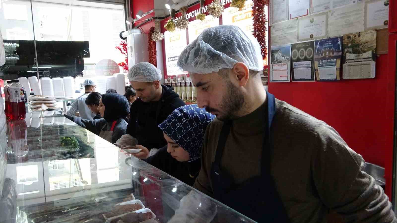 Van’da çiğ köfte kuyruğu