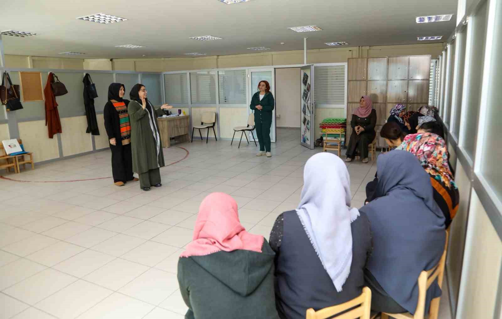 Van Büyükşehir Belediyesi’nin kadınlara yönelik kursları başladı