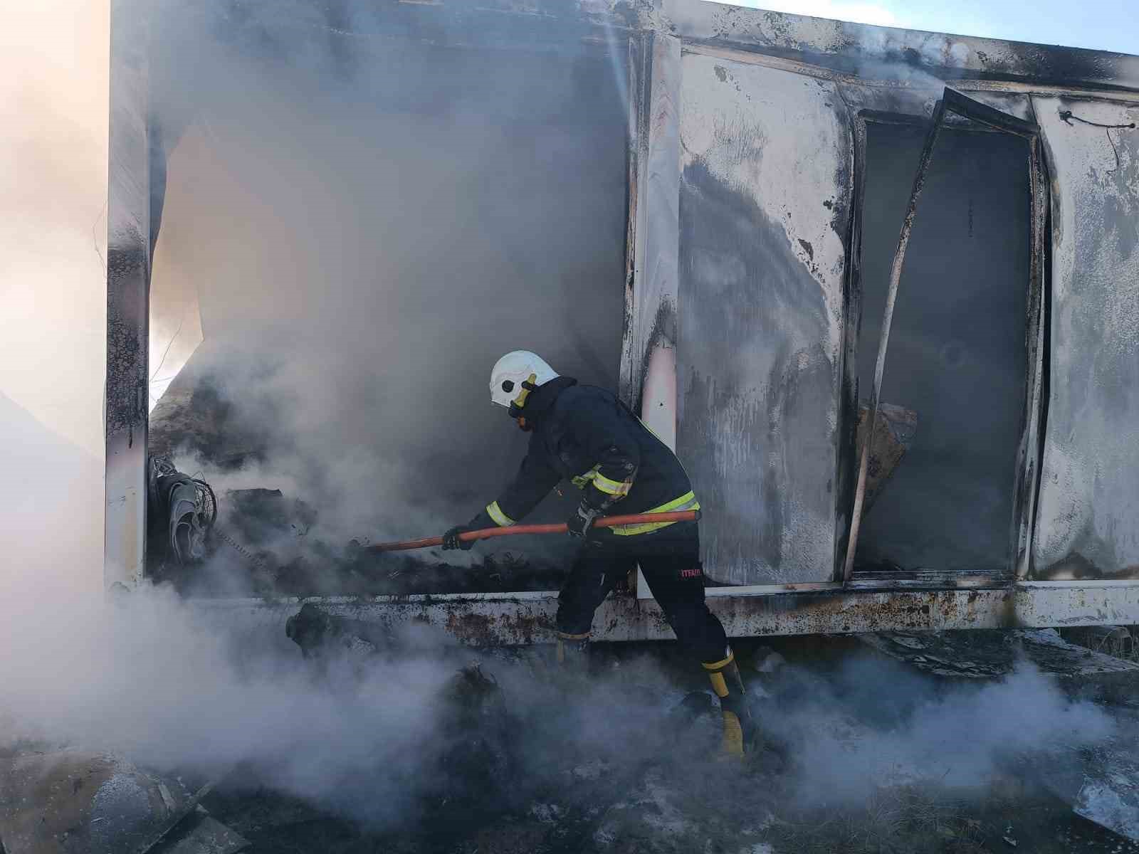 Van’da konteyner yangı