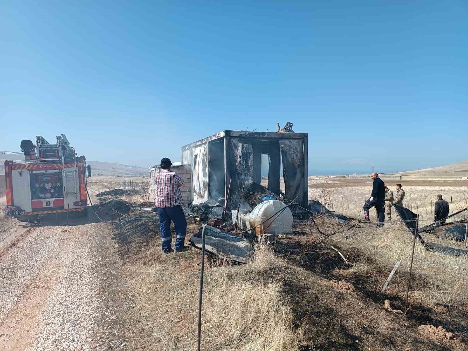 Van’da konteyner yangı