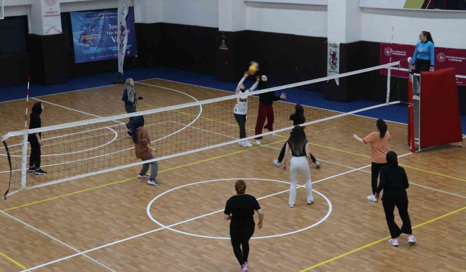 Van’da ‘Evinin Sultanları Voleybol Turnuvası’ sona erdi