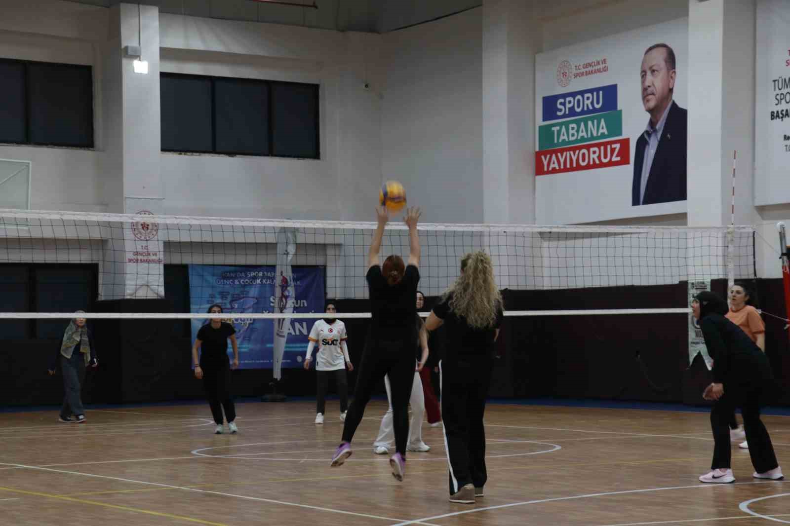 Van’da ‘Evinin Sultanları Voleybol Turnuvası’ sona erdi