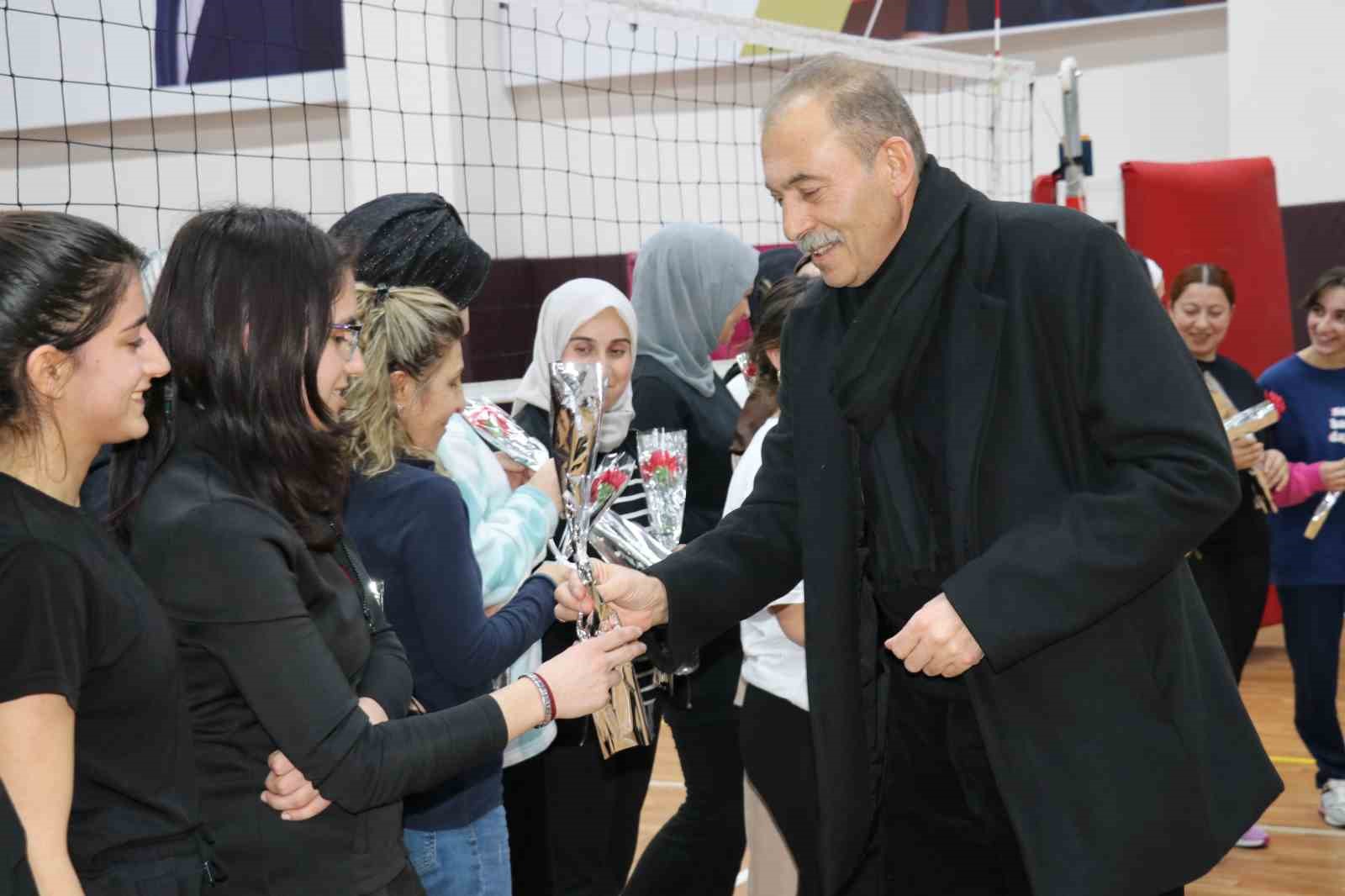 Van’da ‘Evinin Sultanları Voleybol Turnuvası’ sona erdi