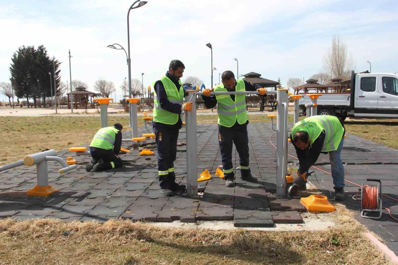 Van’da parklar bahara hazırlanıyor