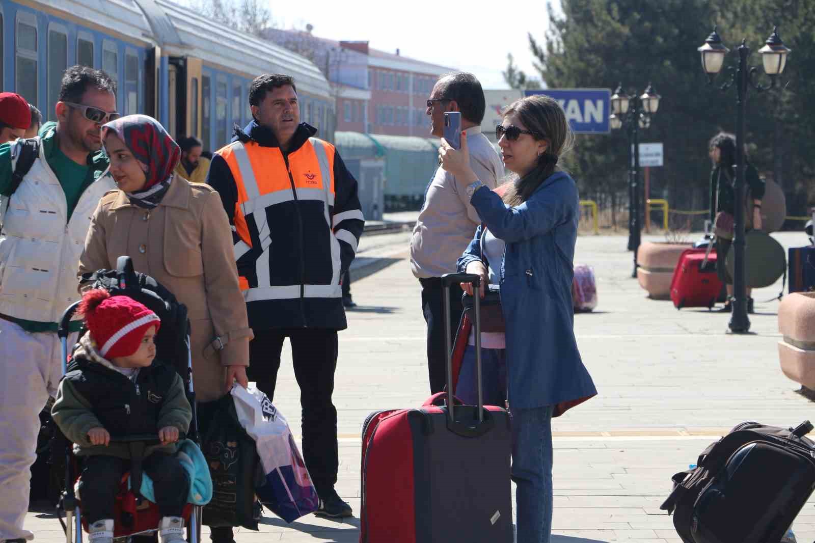 İranlı turistler nevruz için Tahran-Van trenini tercih etti