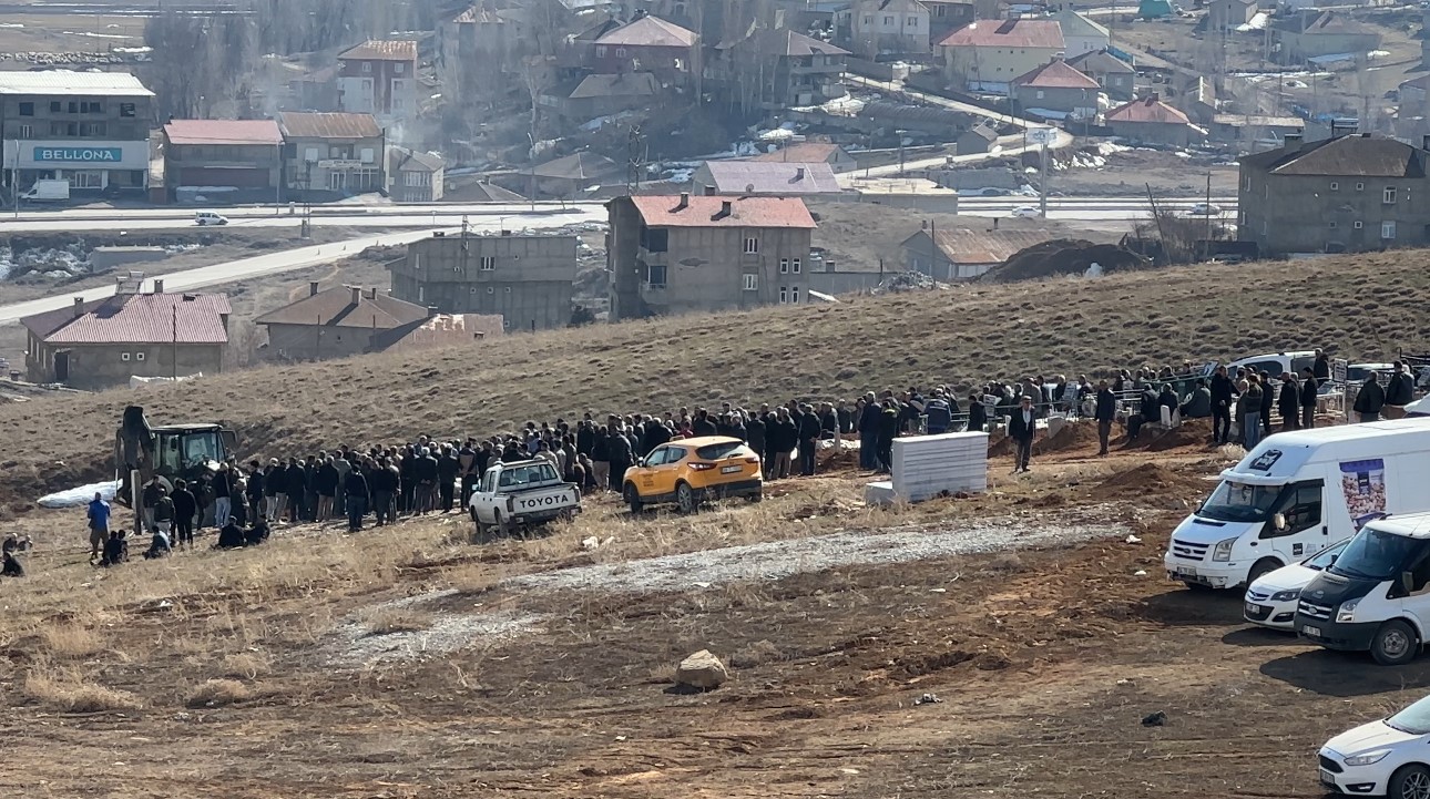 Belgrad Ormanı’nda ölü bulunan Fahrettin Öter memleketi Hakkari’de toprağa verildi