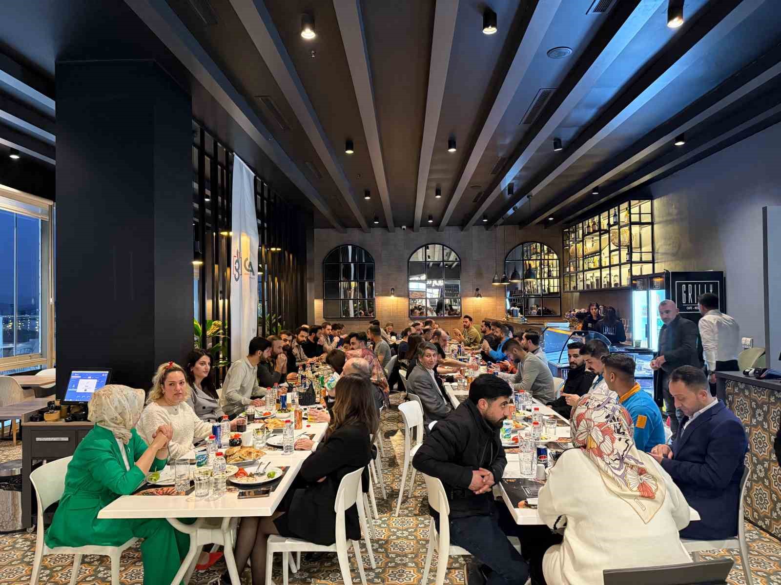 GLA yönetimi Vanmall mağaza yöneticileri ile iftarda buluştu