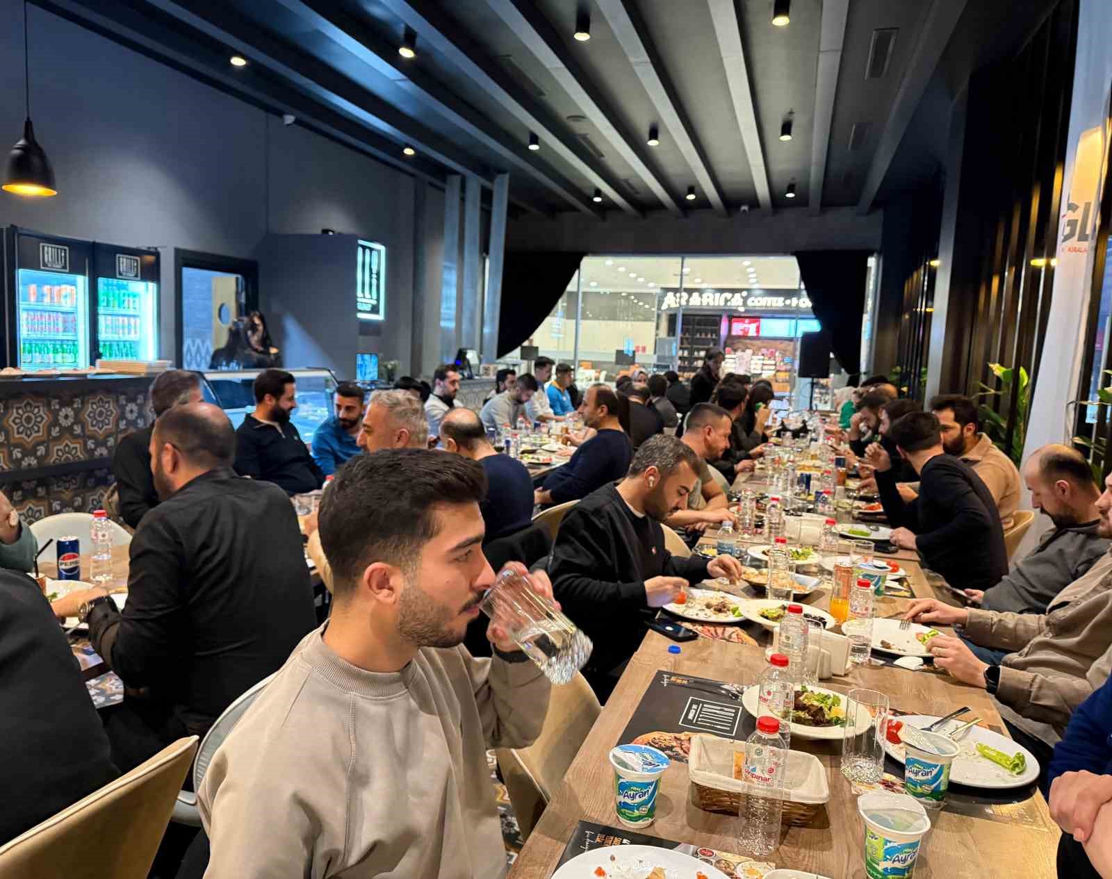 GLA yönetimi Vanmall mağaza yöneticileri ile iftarda buluştu