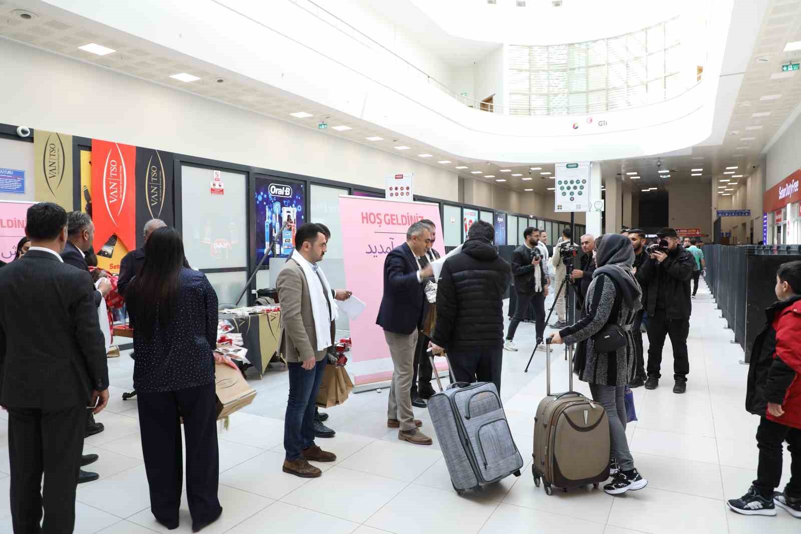 İranlı turistler Van’a akın etti