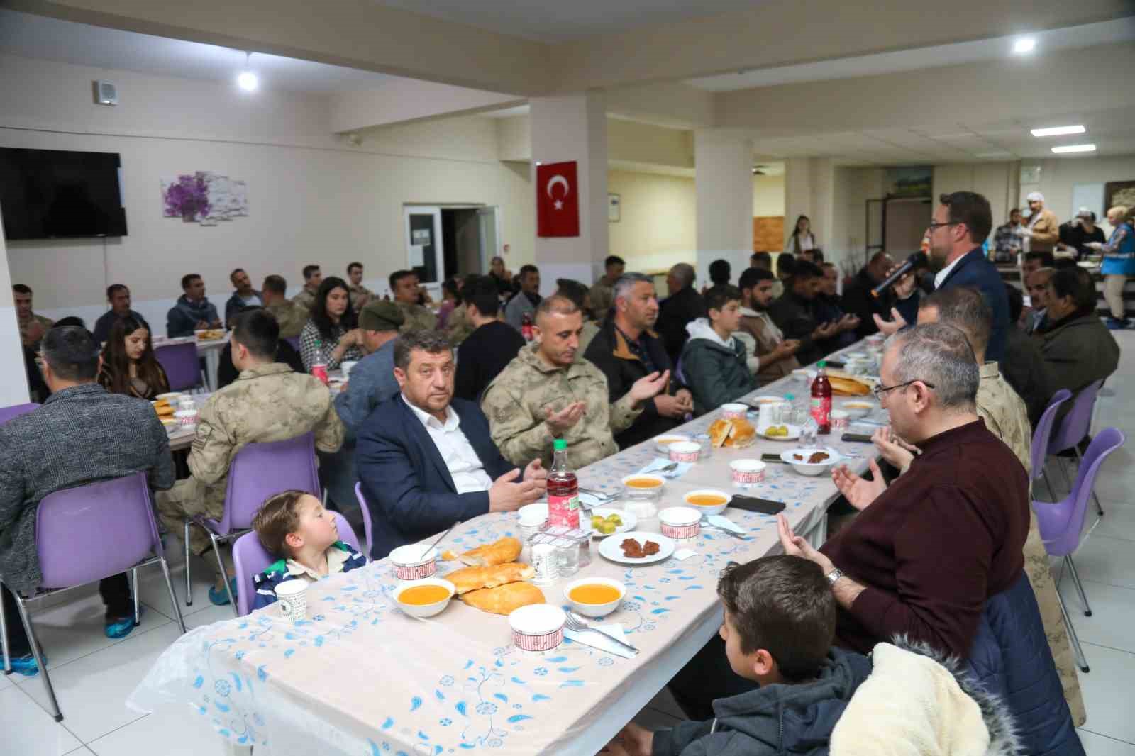 Başkale’de anlamlı iftar buluşması