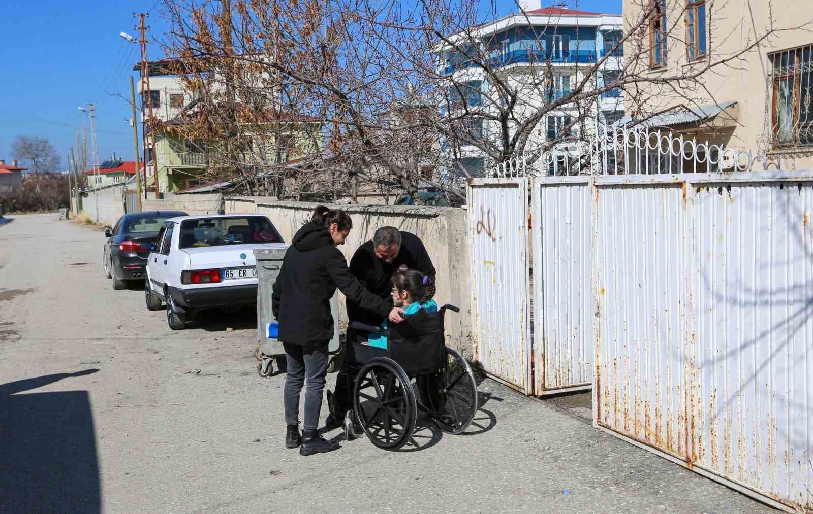 Van Büyükşehir Belediyesi engelli vatandaşların yanında