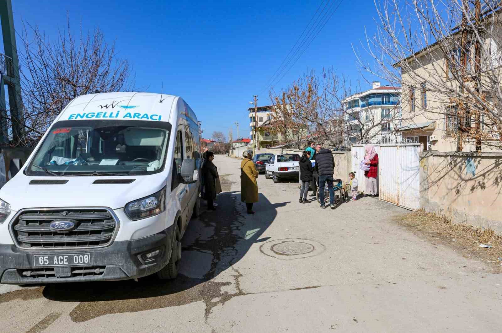 Van Büyükşehir Belediyesi engelli vatandaşların yanında