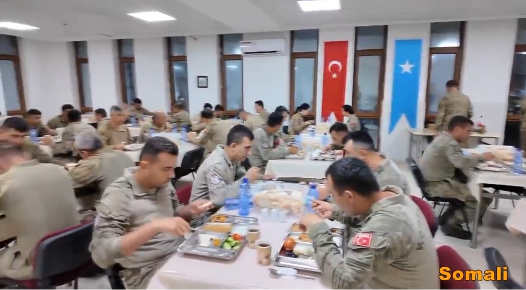 Zor şartlarda görev yapan Mehmetçikten ilk sahur